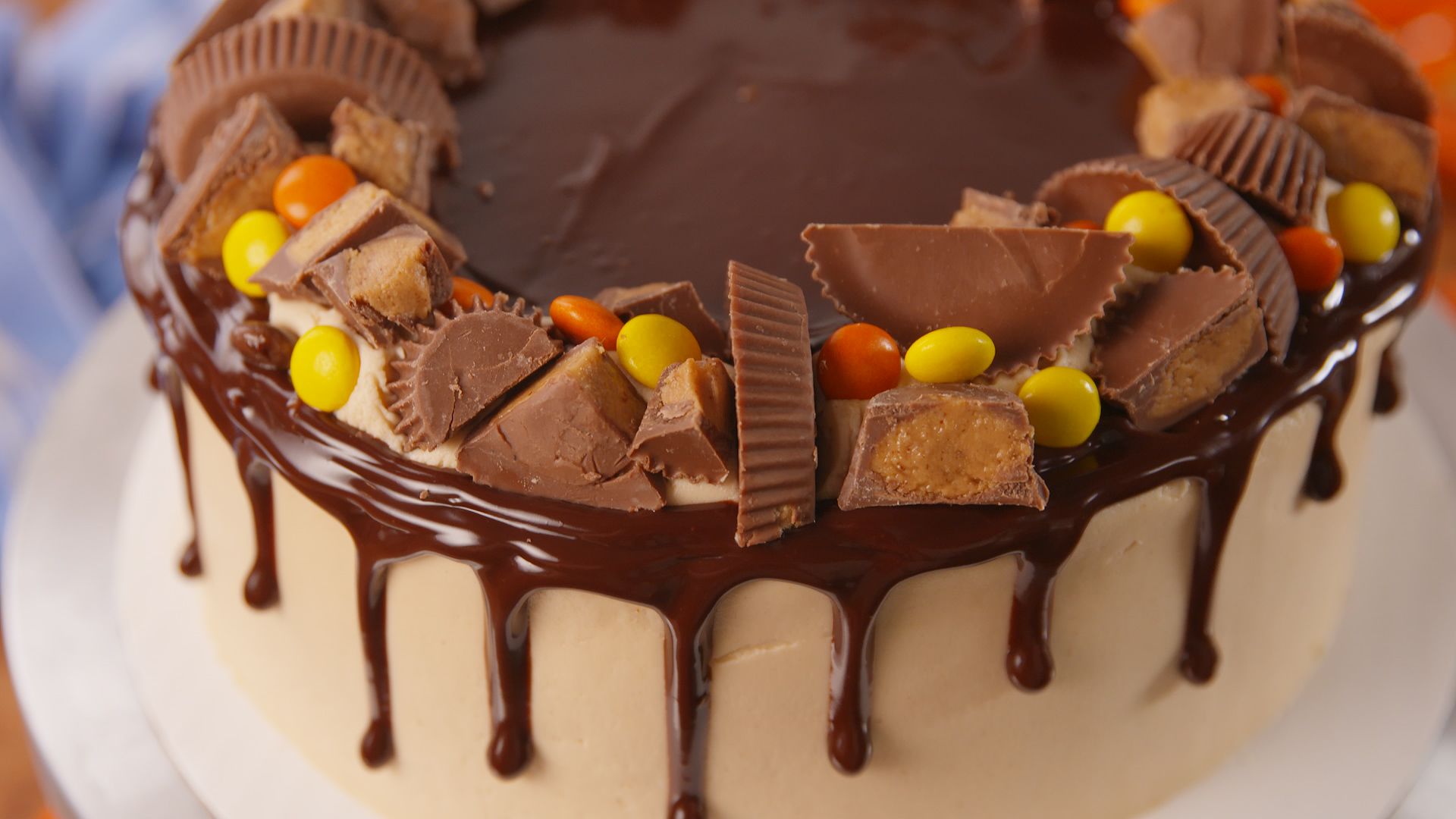 1492816116-delish-reeses-explosion-cake-1